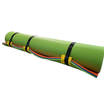Tamaño personalizado Color de alfombra flotante de agua 3 capas de espuma XPE resistente a la lágrima con una alfombra flotante de Bungee Tether elástica
