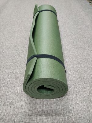 Colchoneta para dormir de espuma estilo militar camuflaje impermeable portátil con correas para acampar, senderismo y mochilero