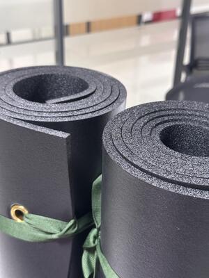 Colchón de aire ligero, impermeable y cómodo para acampar, almohadilla de aire suave y acolchada portátil con correas ajustables para el hombro, ideal para actividades al aire libre, senderismo, mochilero y viajes