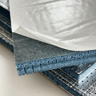Polyolefinas de celda semi abierta PO espuma acústica con capa de papel de aluminio y respaldo adhesivo Placas de aislamiento de reducción de ruido de primera calidad resistentes al fuego y fáciles de instalar para sistemas de ventilación