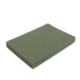 Rollo de espuma de polietileno para aislamiento de edificios. Material de células cerradas, resistente al agua y acústico.